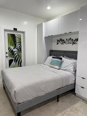 1 habitación, tabla de planchar con plancha, wifi y ropa de cama