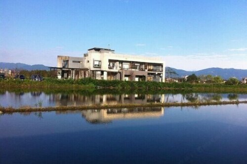 Serene Gray Bed & Breakfast