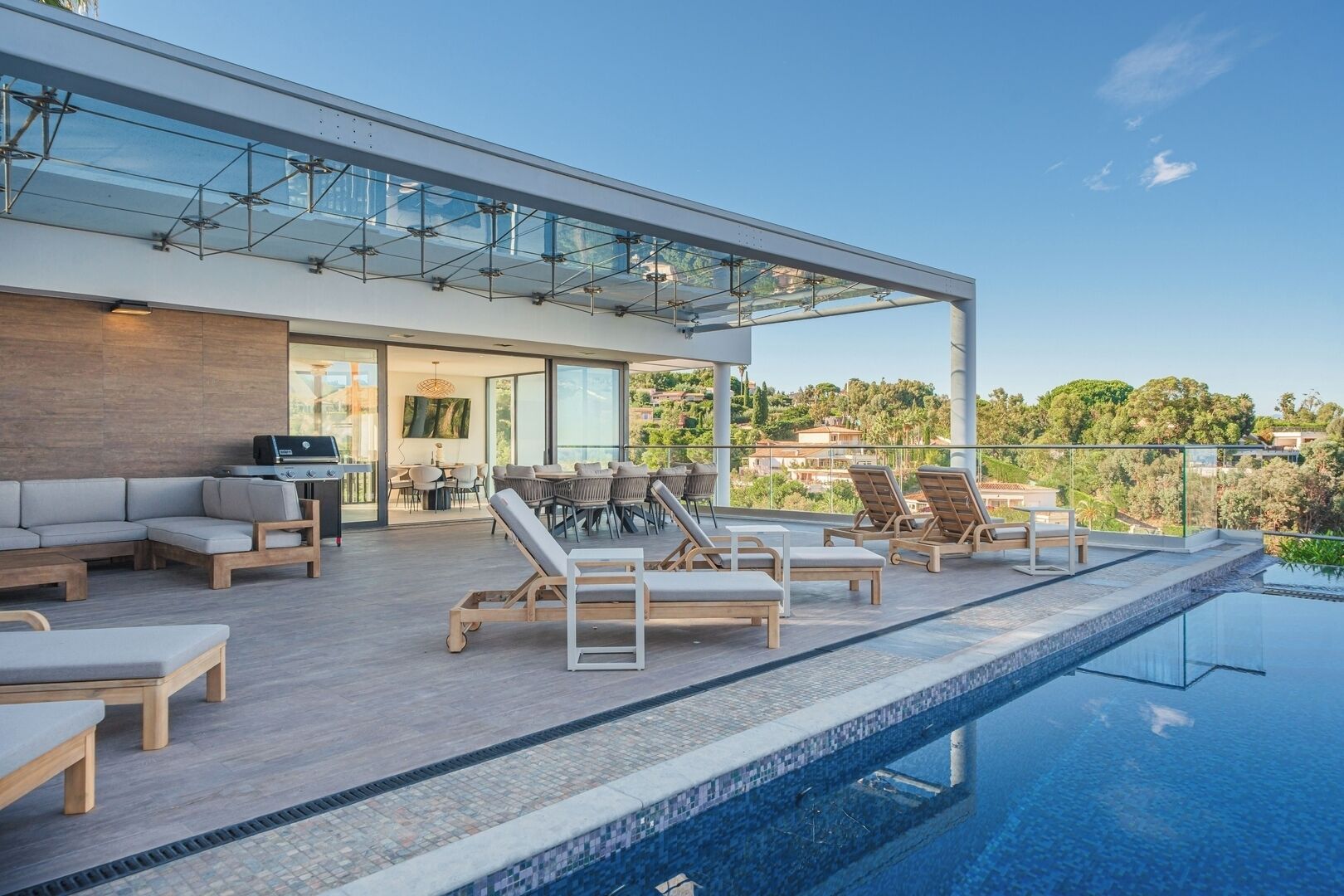 Et oppvarmet basseng