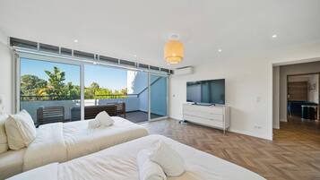 6 bedrooms, iron/ironing board, WiFi, bed sheets