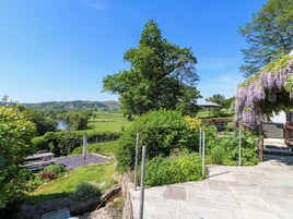 Cottage | Property grounds