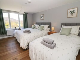 4 habitaciones, decoración personalizada y muebles diferentes 