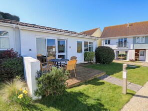 Outdoor dining - Cape A9 (Yarmouth)