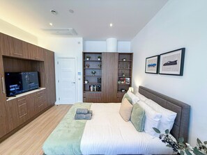 Iron/ironing board, travel cot, WiFi, bed sheets
