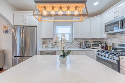 2-bedroom apartment in brilliant Montclair with AC, WiFi