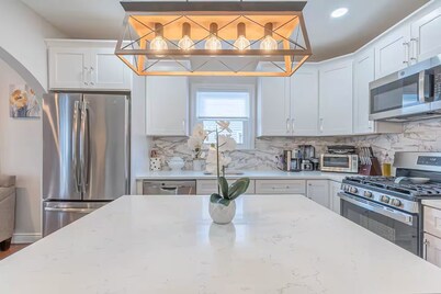 2-bedroom apartment in brilliant Montclair with AC, WiFi