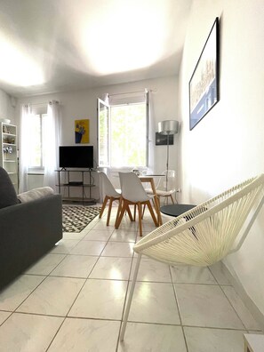 Televisio, kirjoja