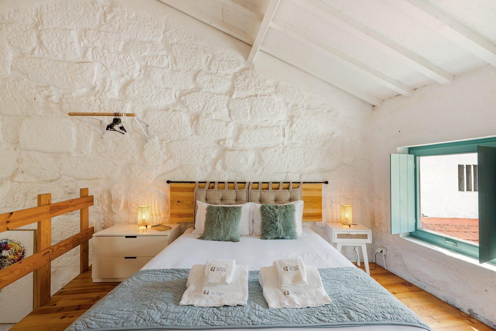 Iron/ironing board, internet, bed sheets