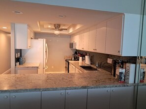 Mikrowelle, Ofen, Herdplatte, Geschirrspüler