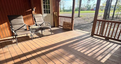 Cozy cabin with AC and WiFi in delightful Murfreesboro