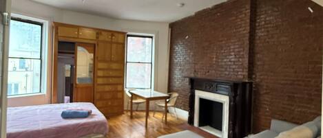 1 dormitorio, tabla de planchar con plancha, wifi y ropa de cama