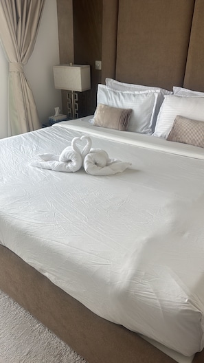 4 habitaciones, tabla de planchar con plancha, wifi y ropa de cama