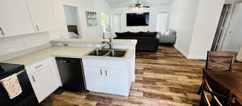 Beautiful Renovate Home Jacuzzi Pool Heated WiFi Vero Beach