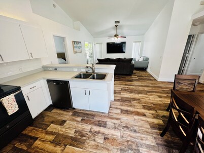 Beautiful Renovate Home Jacuzzi Pool Heated WiFi Vero Beach