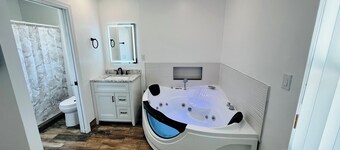 Beautiful Renovate Home Jacuzzi Pool Heated WiFi Vero Beach