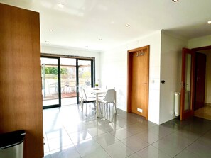 Microwave, dishwasher, coffee/tea maker, cookware/dishes/utensils - Amoreira (Cascais)