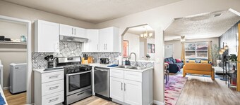 Cozy 4BD - Fire Pit & BBQ - 10 Min from Downtown
