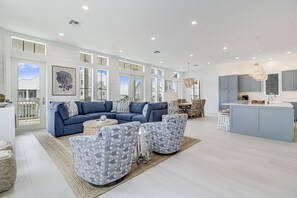 TV, ping pong - Elegant Beach House with views, pool, ping pong, shuffleboard - steps to beach (Port Aransas)