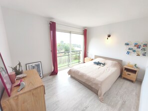 5 chambres, fer et planche à repasser, Wi-Fi, draps fournis