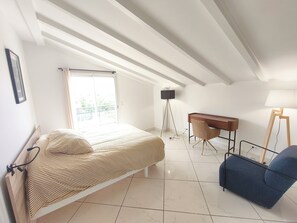 5 dormitorios, tabla de planchar con plancha, wifi y ropa de cama