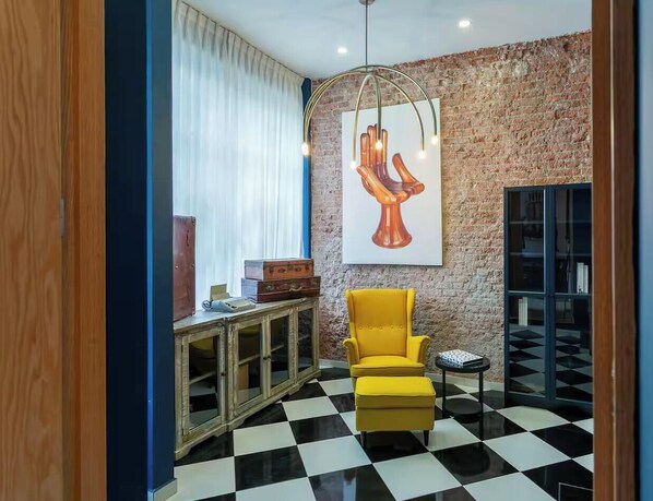 Interior - Art-Inspired Home Office suite AC+1QueenBed+Desk - 2 (Ciudad de México)