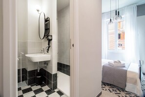 Shower, hair dryer, bidet, towels - Beautiful apartment 10 minutes from the historic center, FREE WIFI 1GB (Genova)