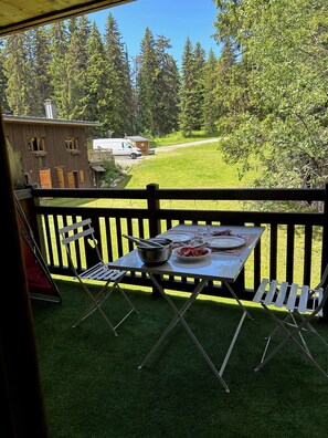 屋外ダイニングエリア