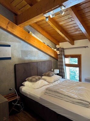 2 makuuhuonetta, silitysrauta/-lauta, Wi-Fi