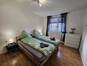 1 多间卧室、熨斗/熨衣板、WiFi、床单