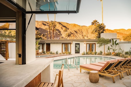 Poolside bar. Terra Palm Springs