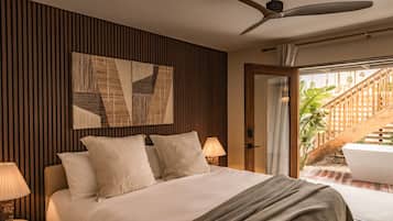Minibar, free WiFi, bed sheets