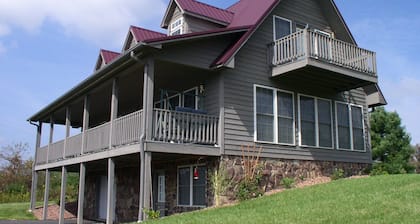 Charming 3-bedroom home in Laurel Springs with view over the Blue Ridge Parkway