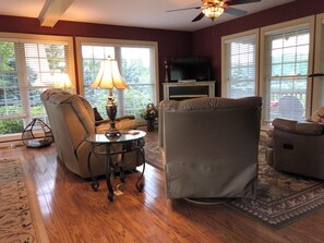 Smart TV, fireplace