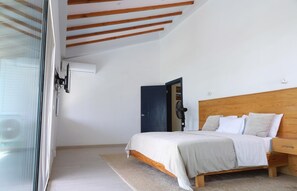 3 chambres, fer et planche à repasser, Wi-Fi, draps fournis