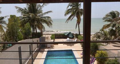 3-bedroom villa in marvelous Nianing with AC, WiFi, pool and beach access!