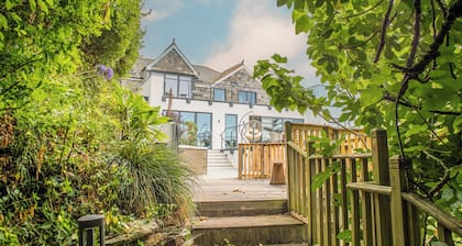 Stunning 5 star family home by the beach with hot tub, cinema den, & games room
