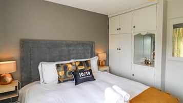 5 bedrooms, individually decorated, individually furnished, free WiFi