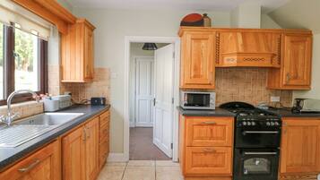 Dishwasher, cookware/dishes/utensils