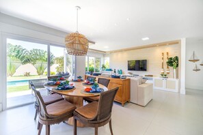 Villa | Dining room
