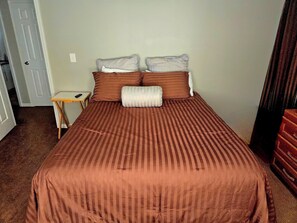 1 bedroom, iron/ironing board, free WiFi, bed sheets - Charming townhome with AC, WiFi in pleasant Goffstown, near Ski Resorts & Hwys (Goffstown)