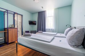 Free WiFi, bed sheets - Das Schreder Hotel (Munich)