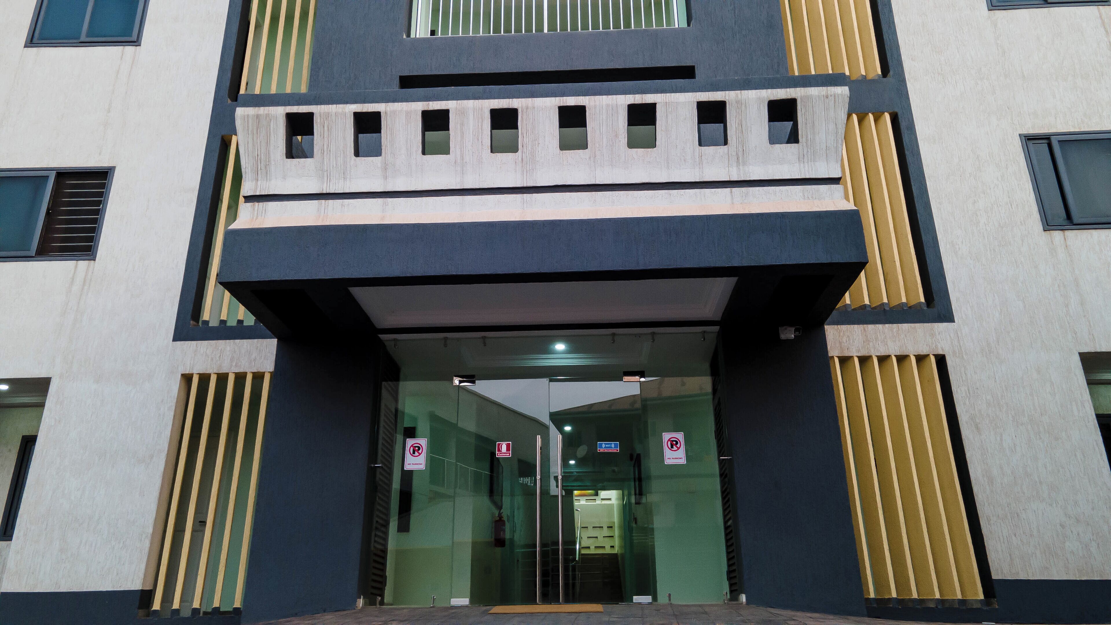 Vista frontal de la propiedad