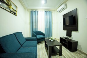 Luxe villa, 1 queensize bed, kitchenette | Woonruimte