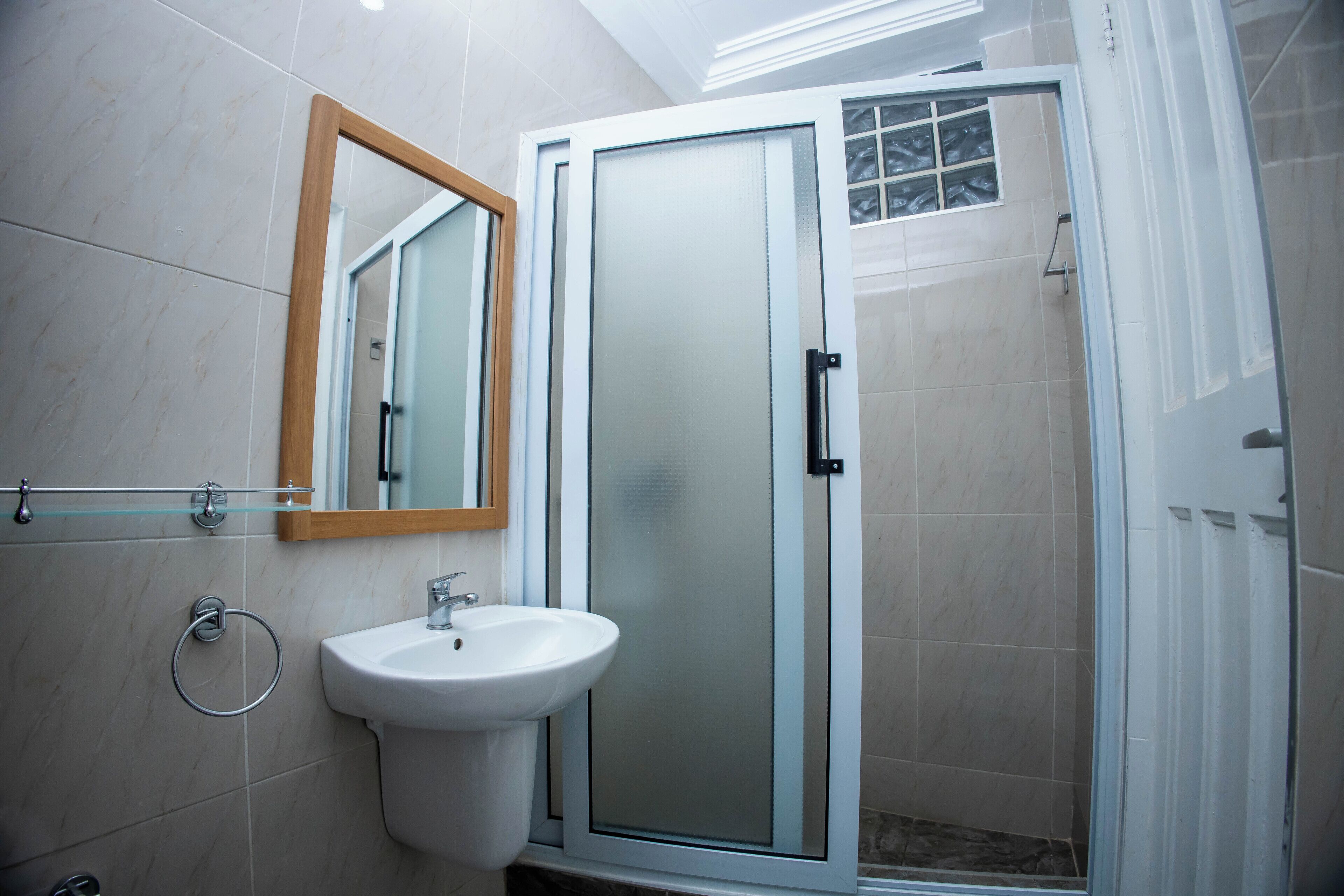 Villa Deluxe, vista a la ciudad | Baño | Regadera, amenidades de baño gratuitas, toallas, jabón 