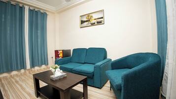 Luxury Villa, 1 Queen Bed, Kitchenette | In-room dining