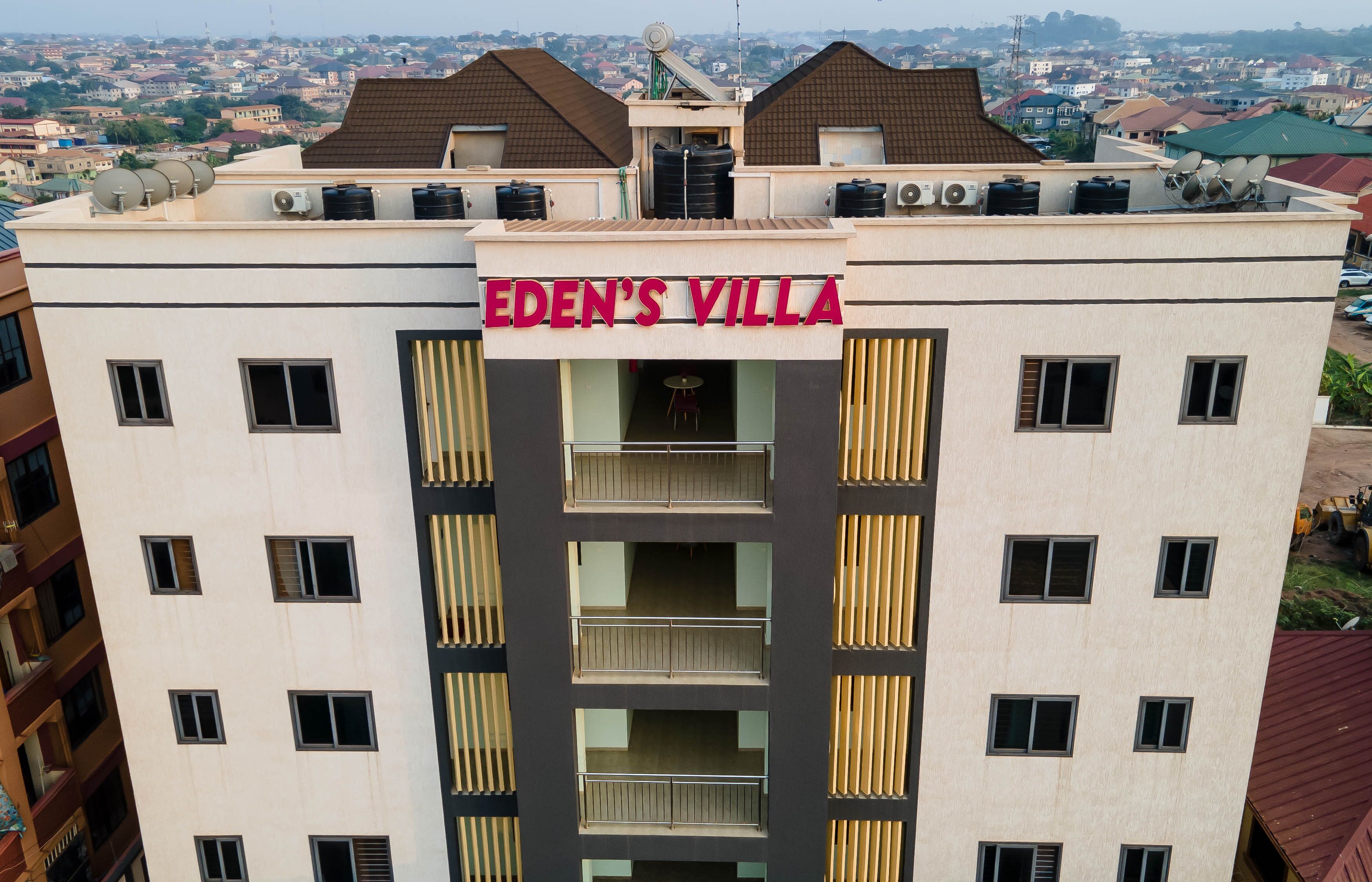 Deluxe Villa, City View | Building design