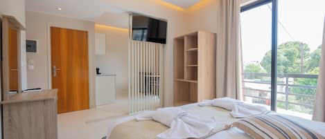 Junior Suite, Side Sea View