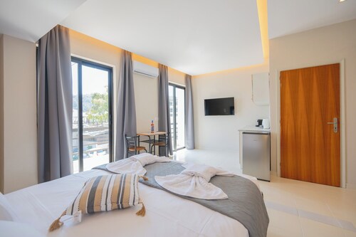 Blue Wave Suites - Ixia