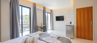 Blue Wave Suites - Ixia