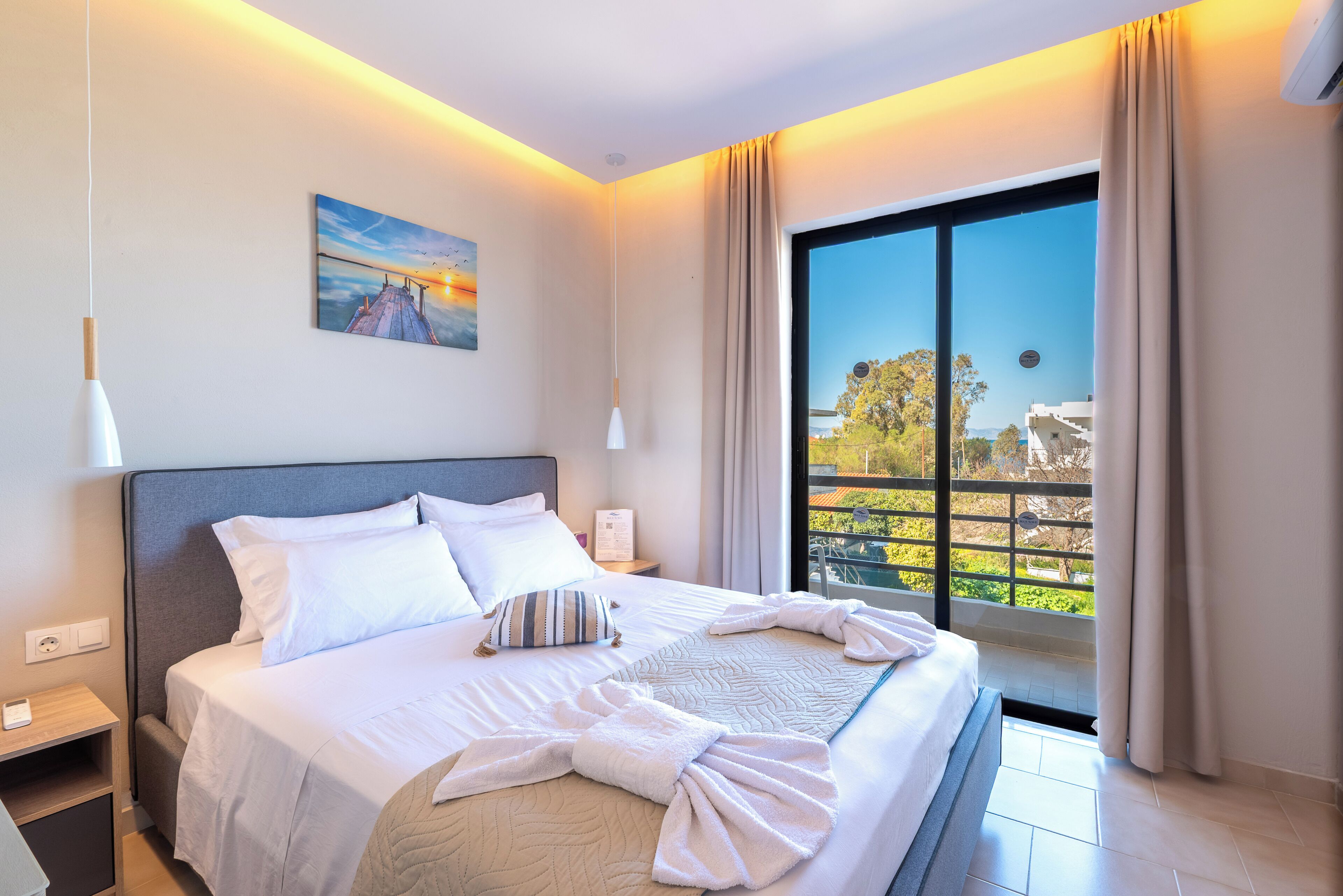 Suite Sea View | 1 bedroom, in-room safe, blackout drapes, iron/ironing board